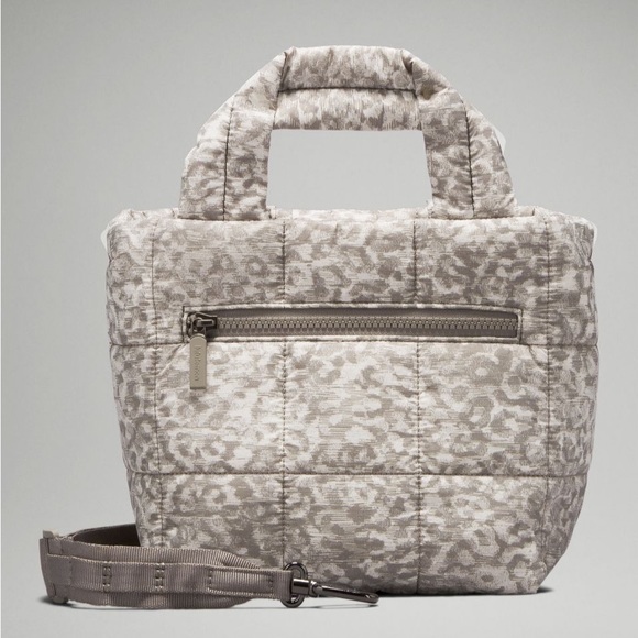 LULULEMON QUILTED GRID CROSSBODY BAG- 5L - Picture 2 of 9